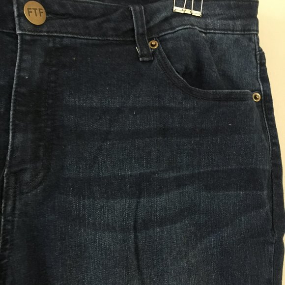 Women's Full Figure Jeans - Picture 3 of 7